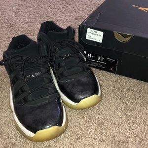 Air Jordan 11 Retro Low Bg (Black & White)